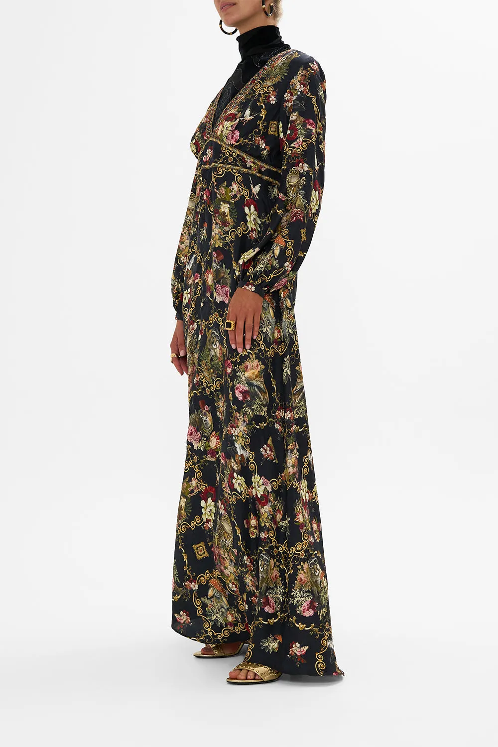 LANTERN SLEEVE DRESS TOLD IN THE TAPESTRY