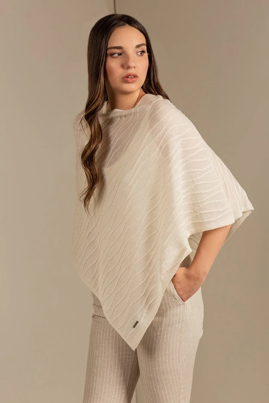 Ustinov Poncho Baby Alpaca Color Ecru