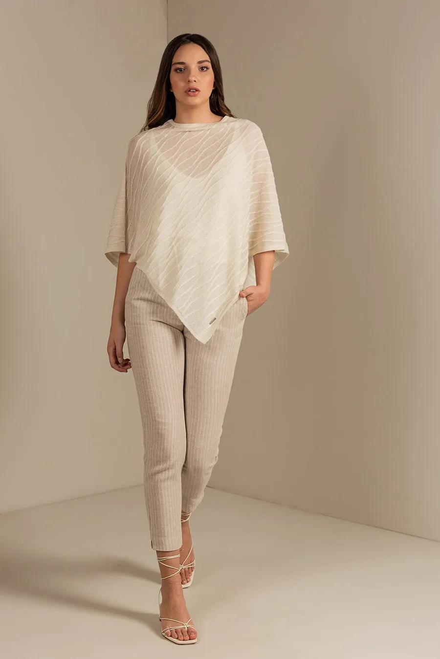 Ustinov Poncho Baby Alpaca Color Ecru